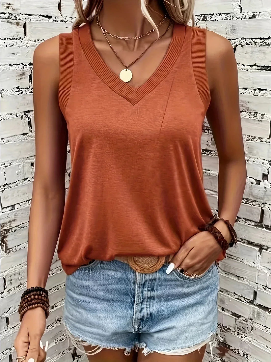 Jezzy - Breathable V-Neck And Sleeveless Top